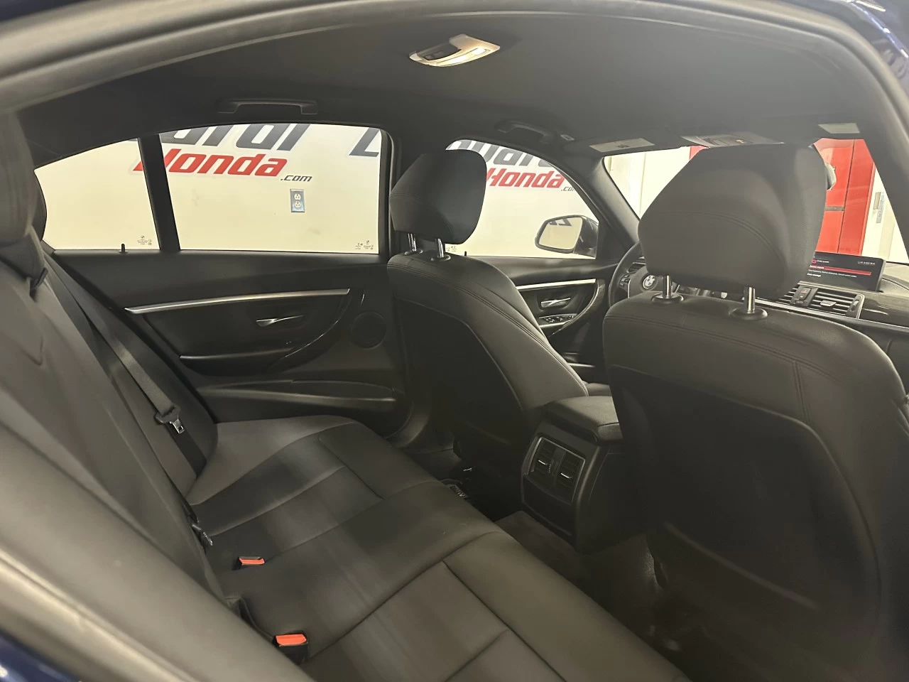 2018 BMW 330i xDrive 330i xDrive Main Image