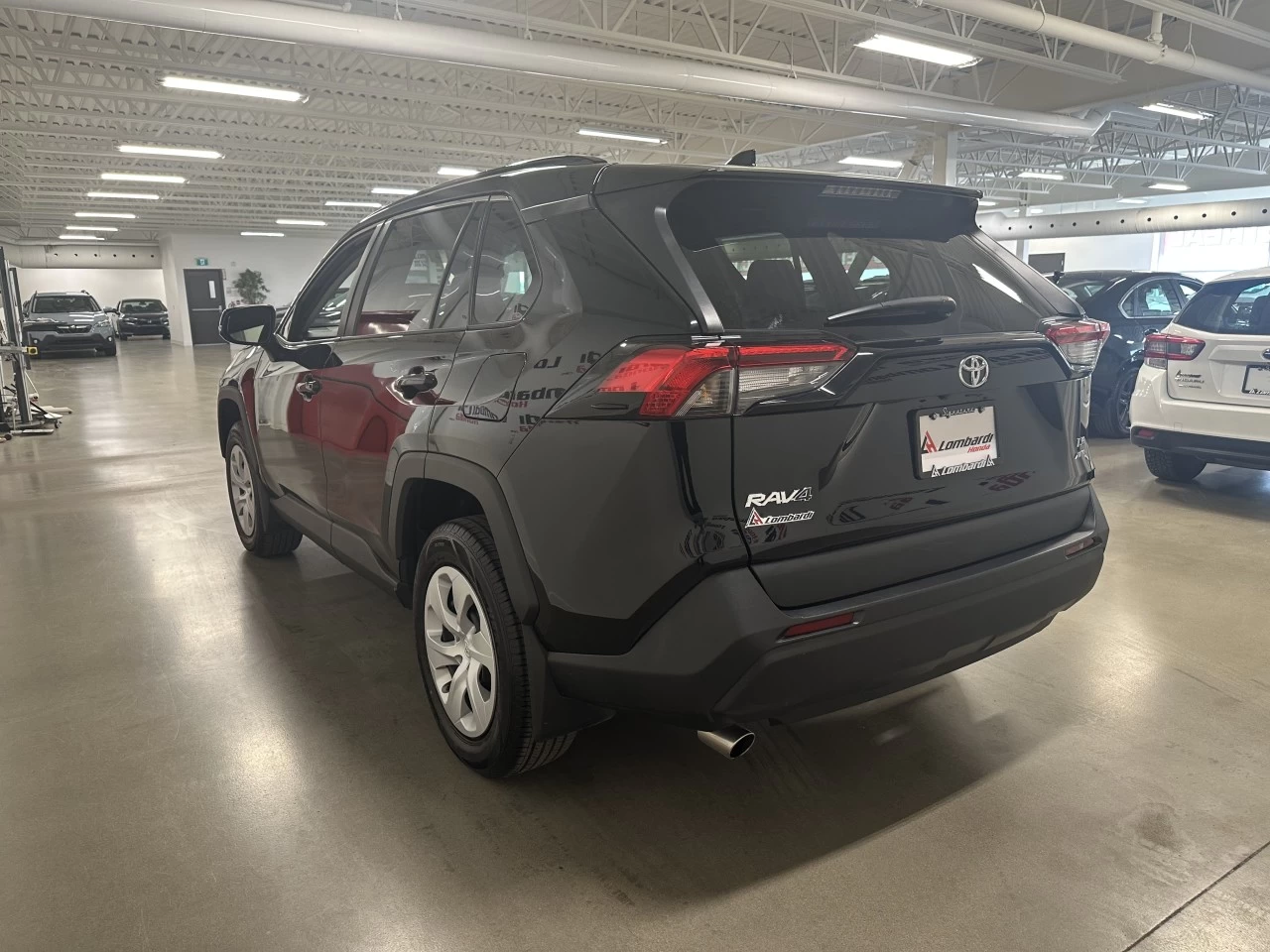 2021 Toyota RAV4
                                                    LE Image principale