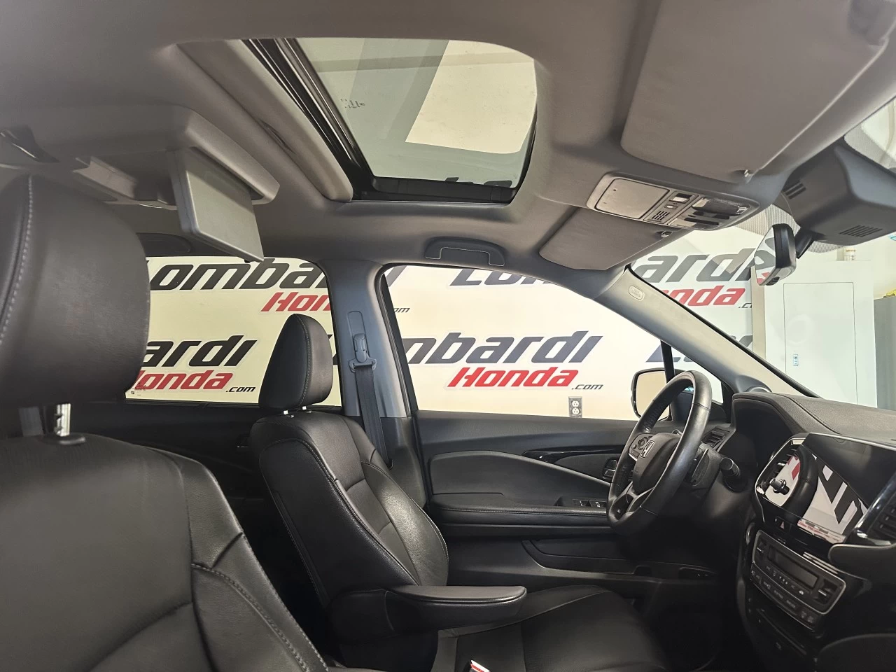 2022 Honda Pilot Touring 8-Passenger Image principale