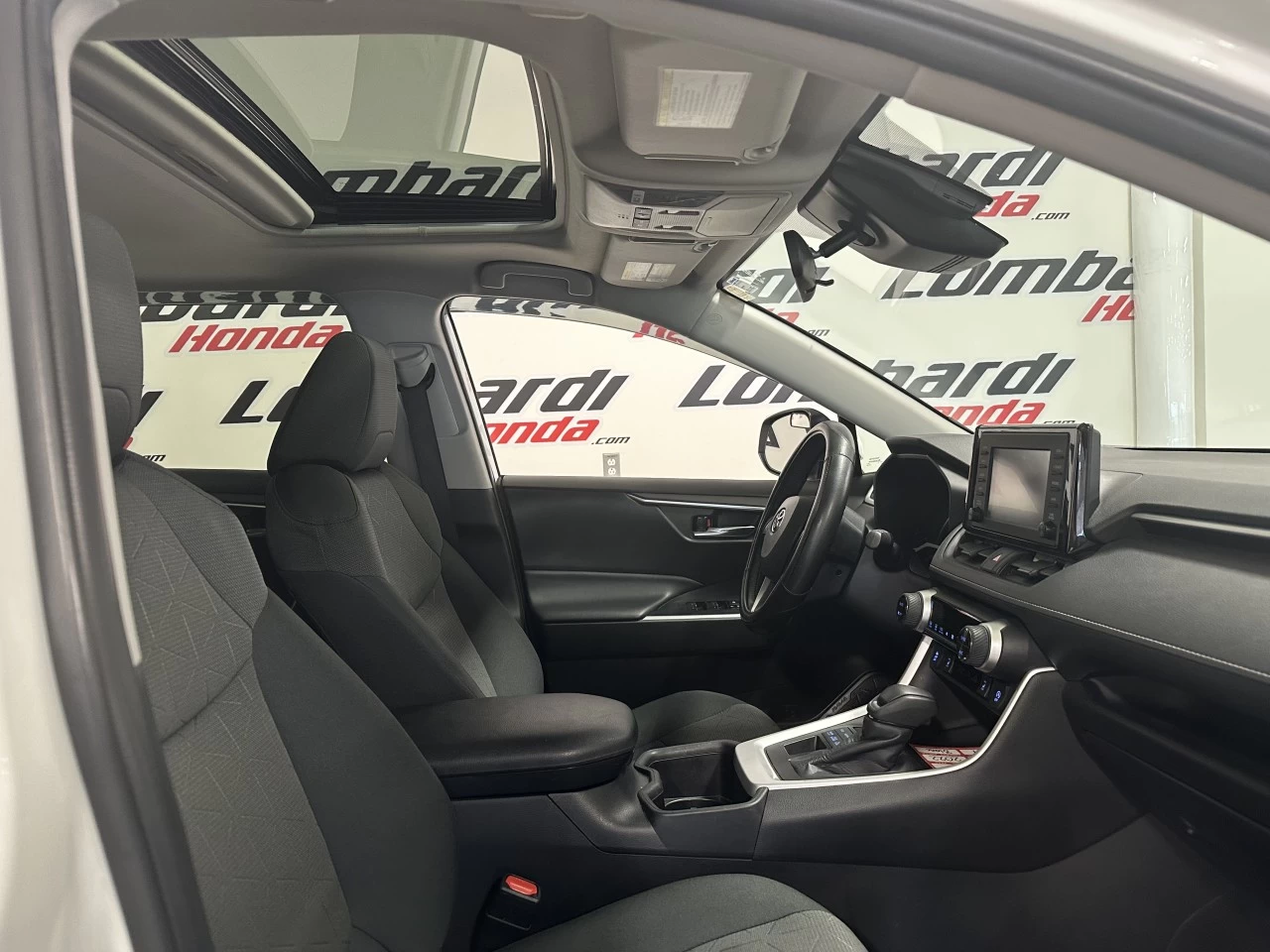 2022 Toyota RAV4 XLE Image principale