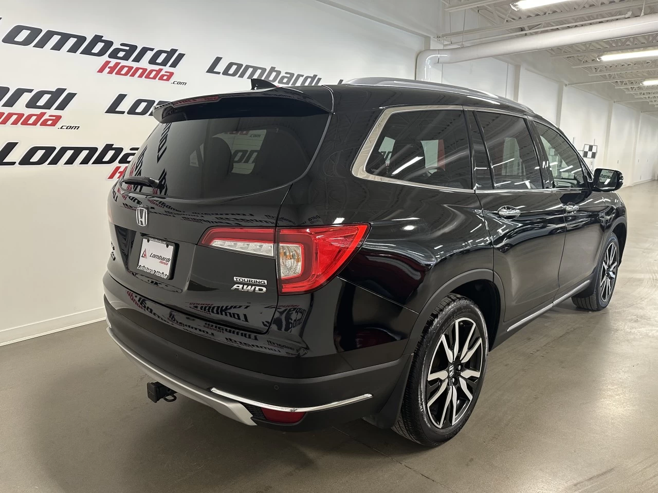 2022 Honda Pilot Touring 8-Passenger Main Image