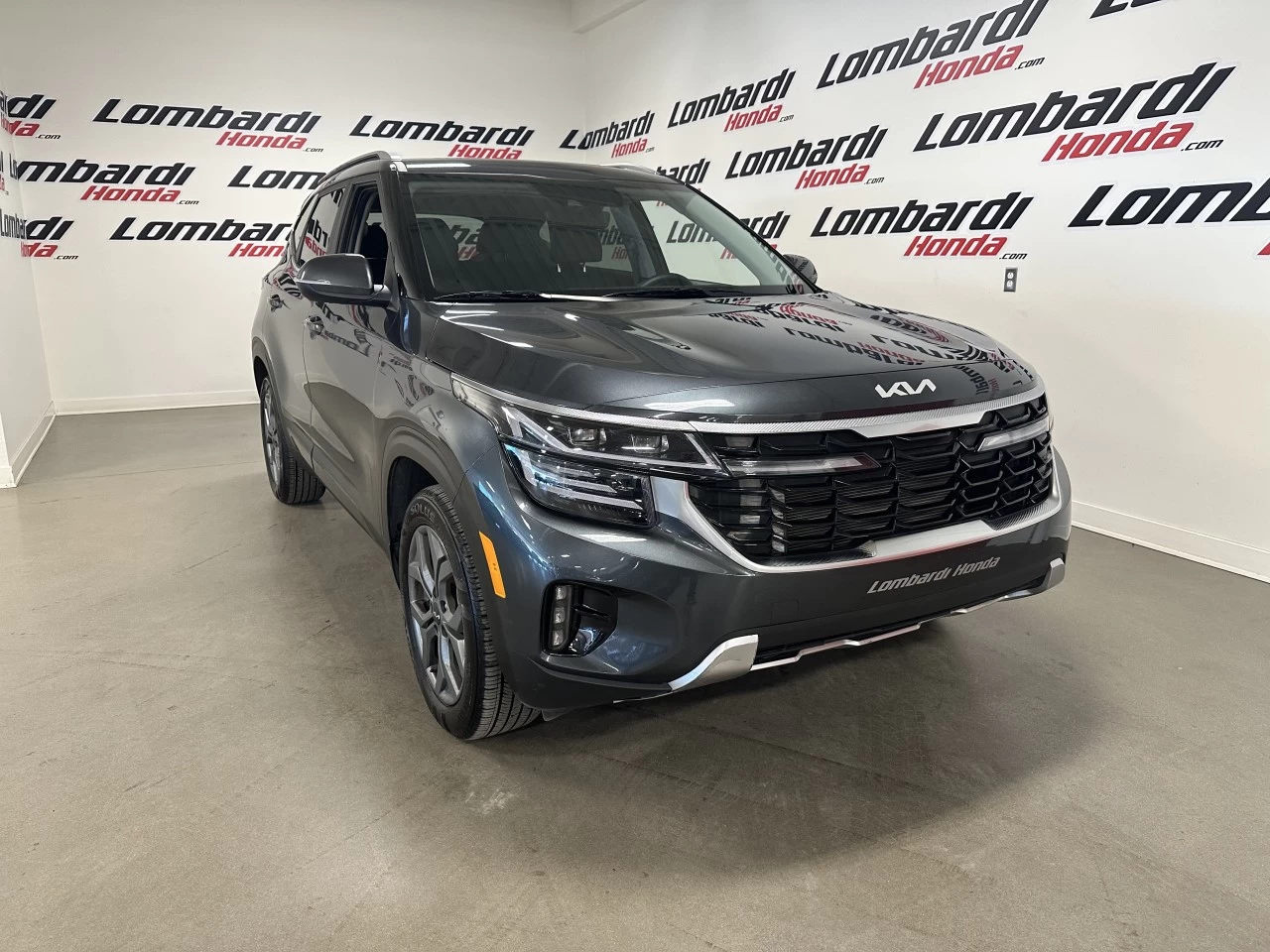 2025 Kia Seltos EX Main Image