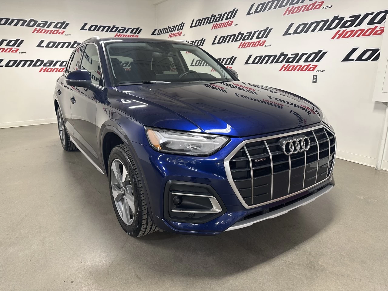 2024 Audi Q5 Komfort https://www.lombardihonda.com/resize/b990ff35b810a3abc0cc817b2ca24889-1