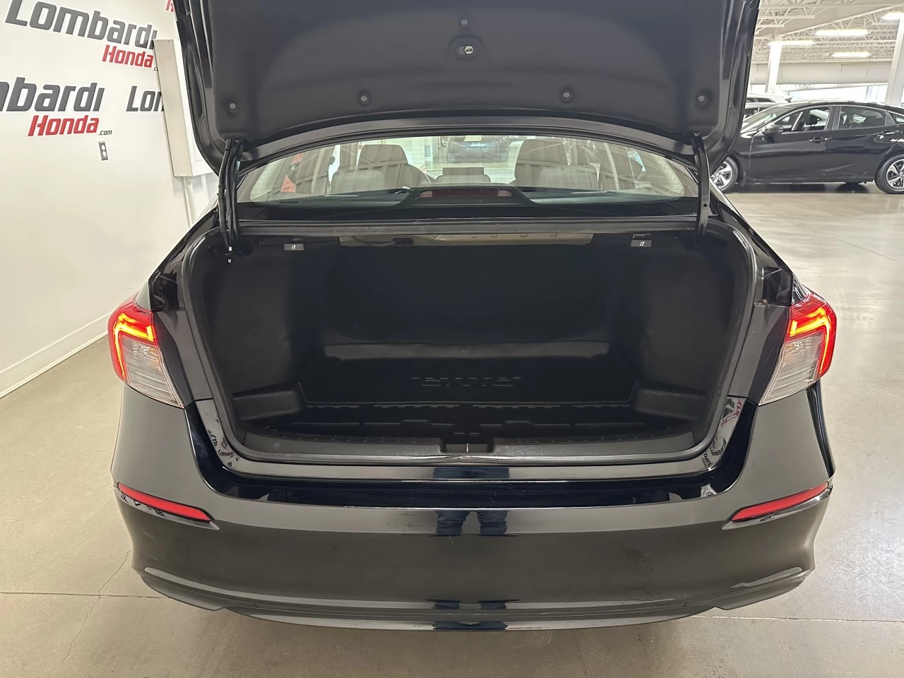 2022 Honda Civic LX Main Image