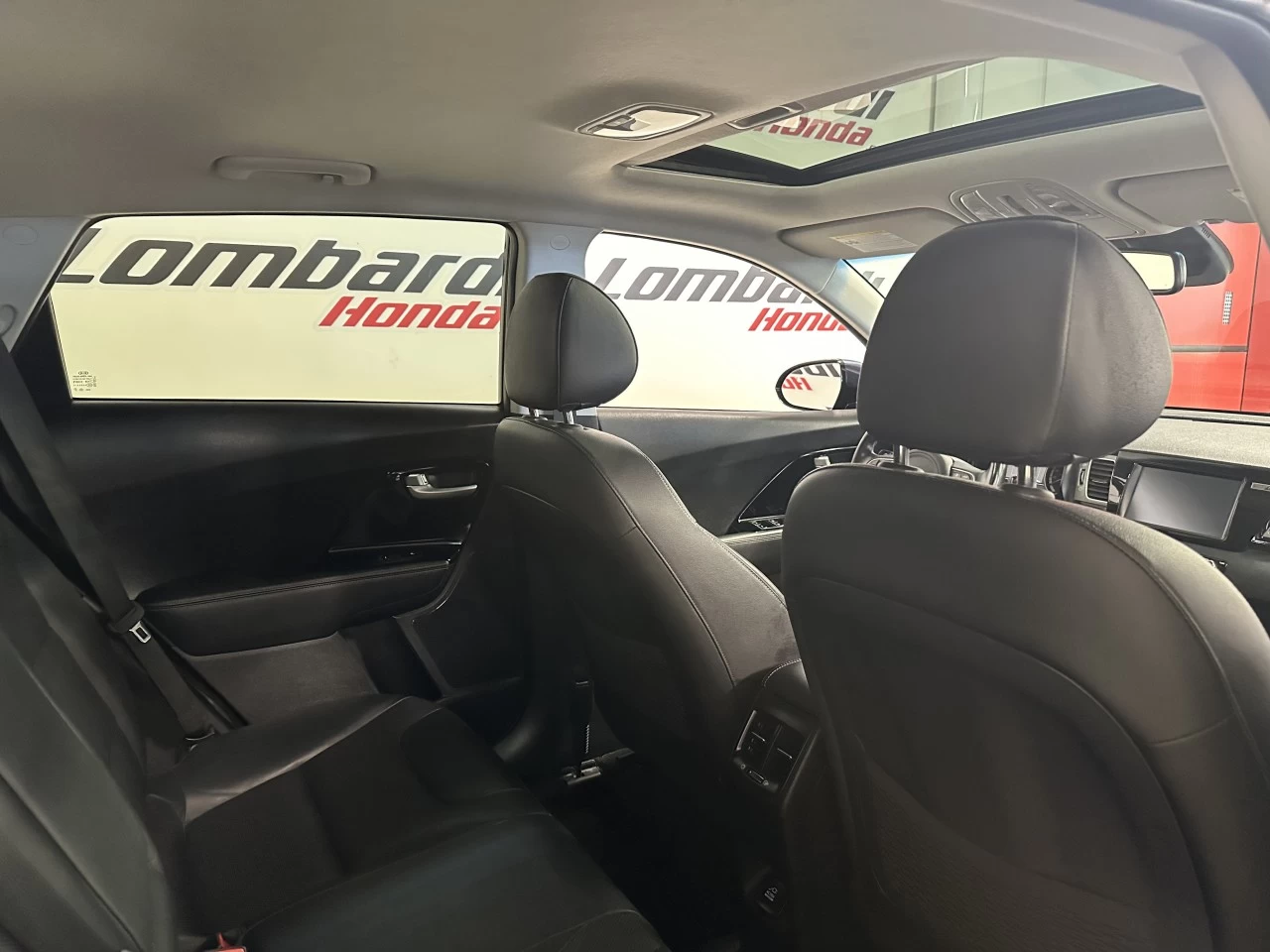 2017 Kia Niro EX Touring Main Image