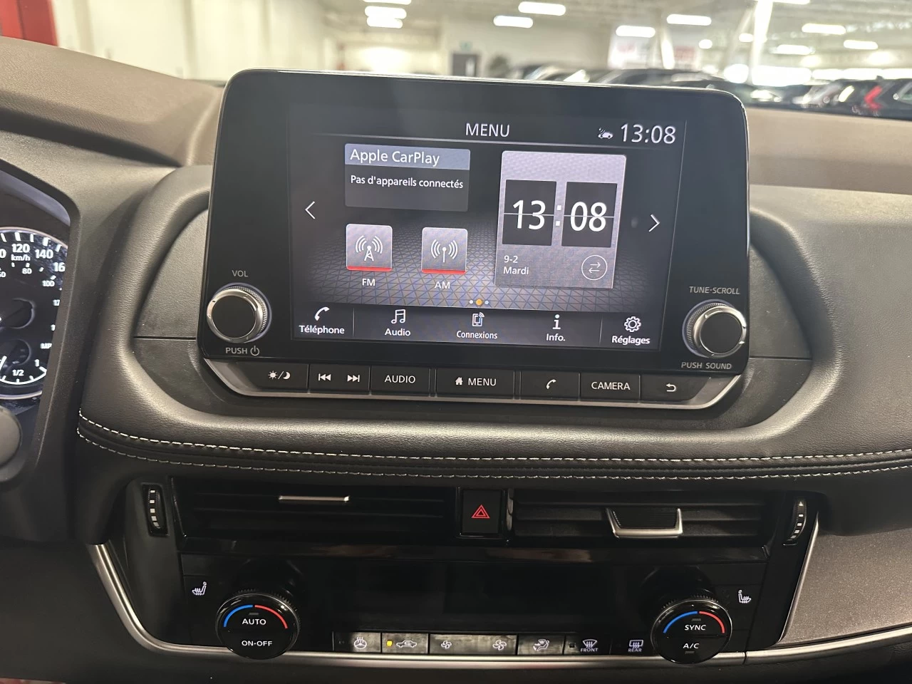 2021 Nissan Rogue
                                                    SV Main Image