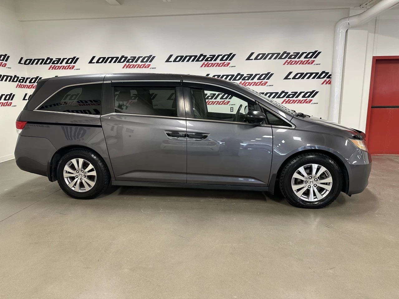 2017 Honda Odyssey SE Main Image