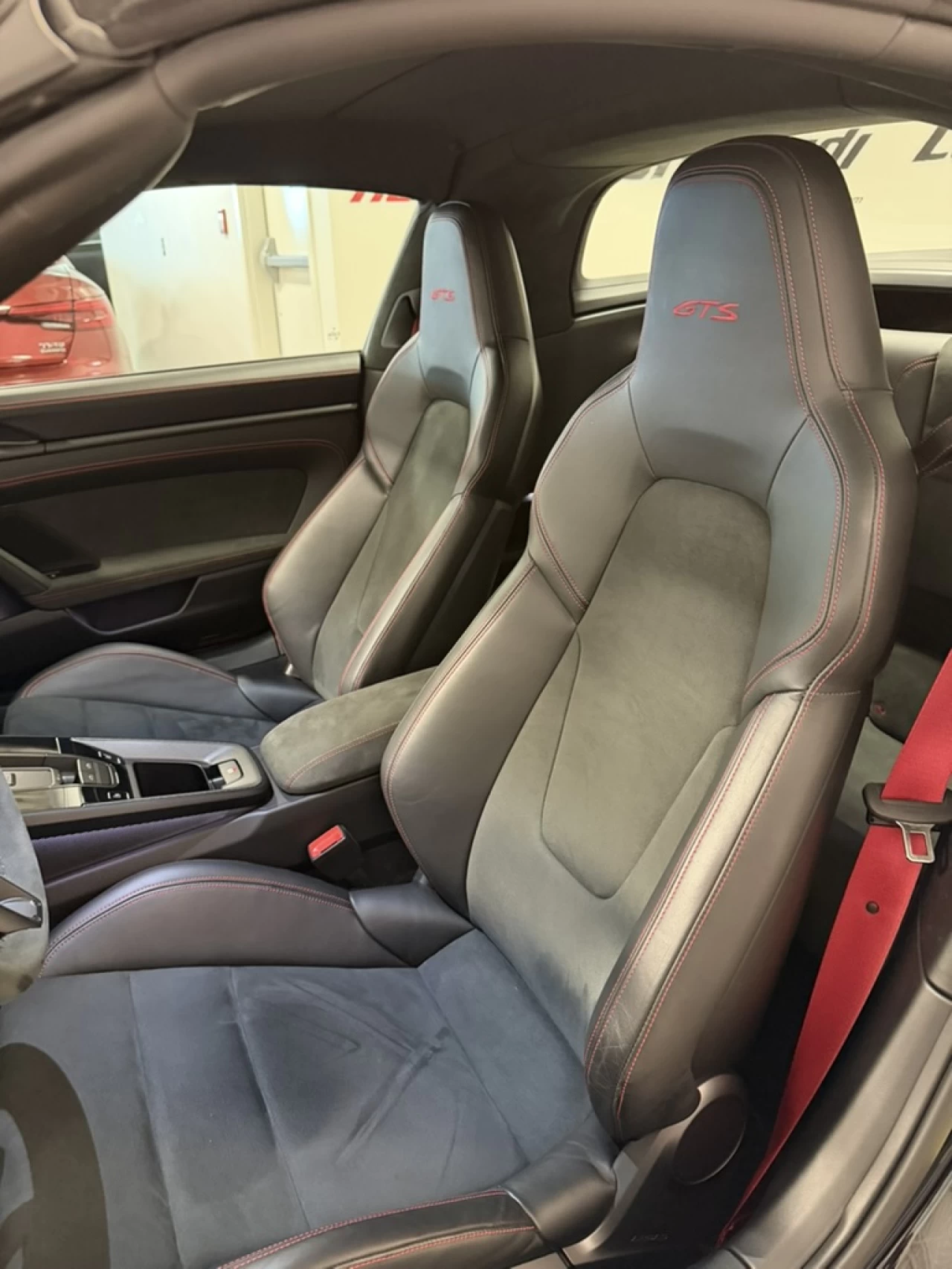 2024 Porsche 911 4 GTS Image principale
