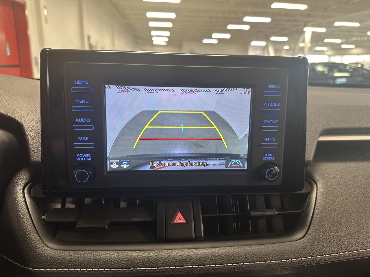 2021 Toyota RAV4
                                                    LE Image principale