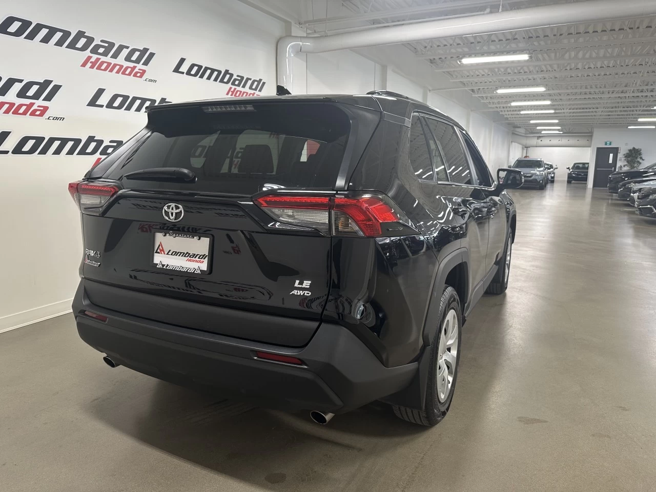 2021 Toyota RAV4
                                                    LE Image principale