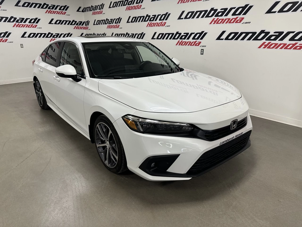 2022 Honda Civic
                                                    Touring Main Image