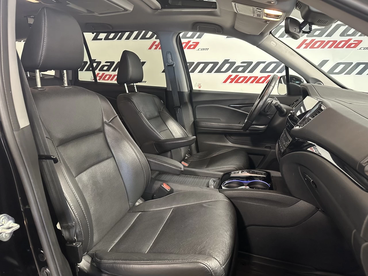 2022 Honda Pilot Touring 8-Passenger Main Image