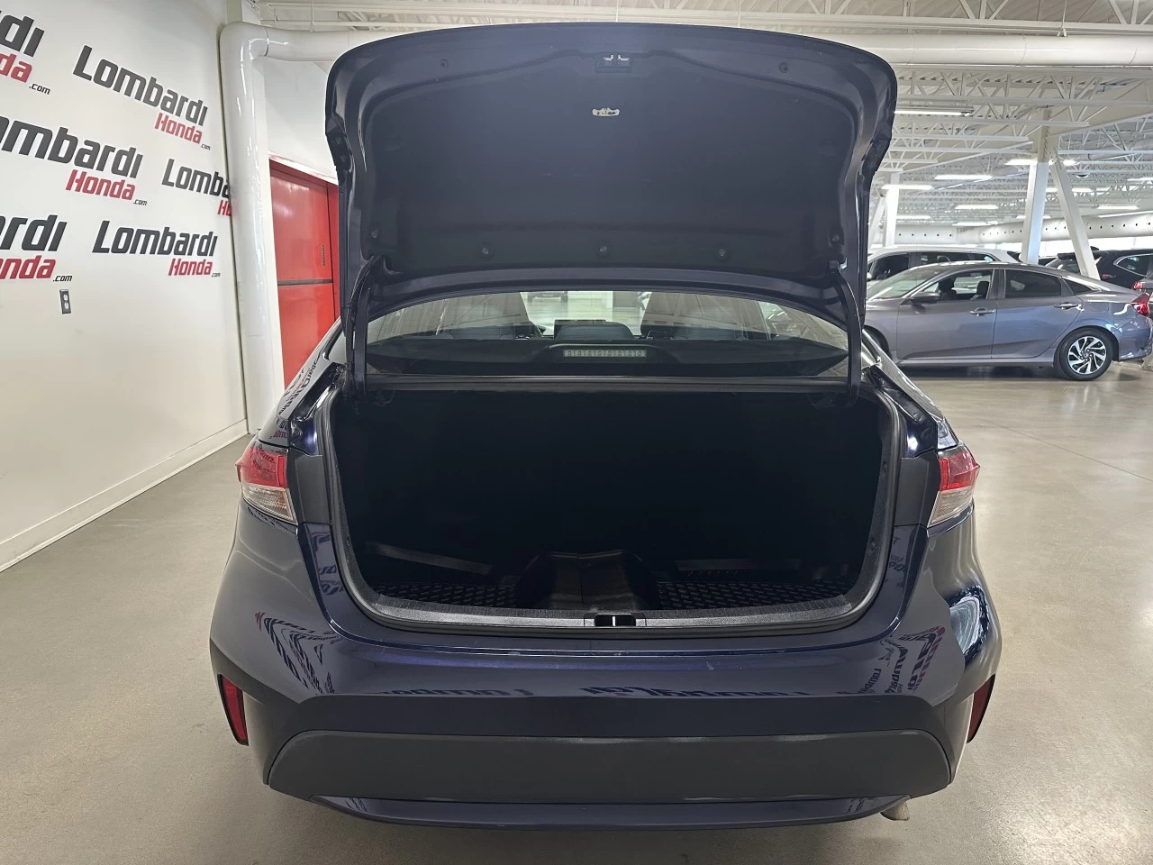 2021 Toyota Corolla
                                                    LE Image principale