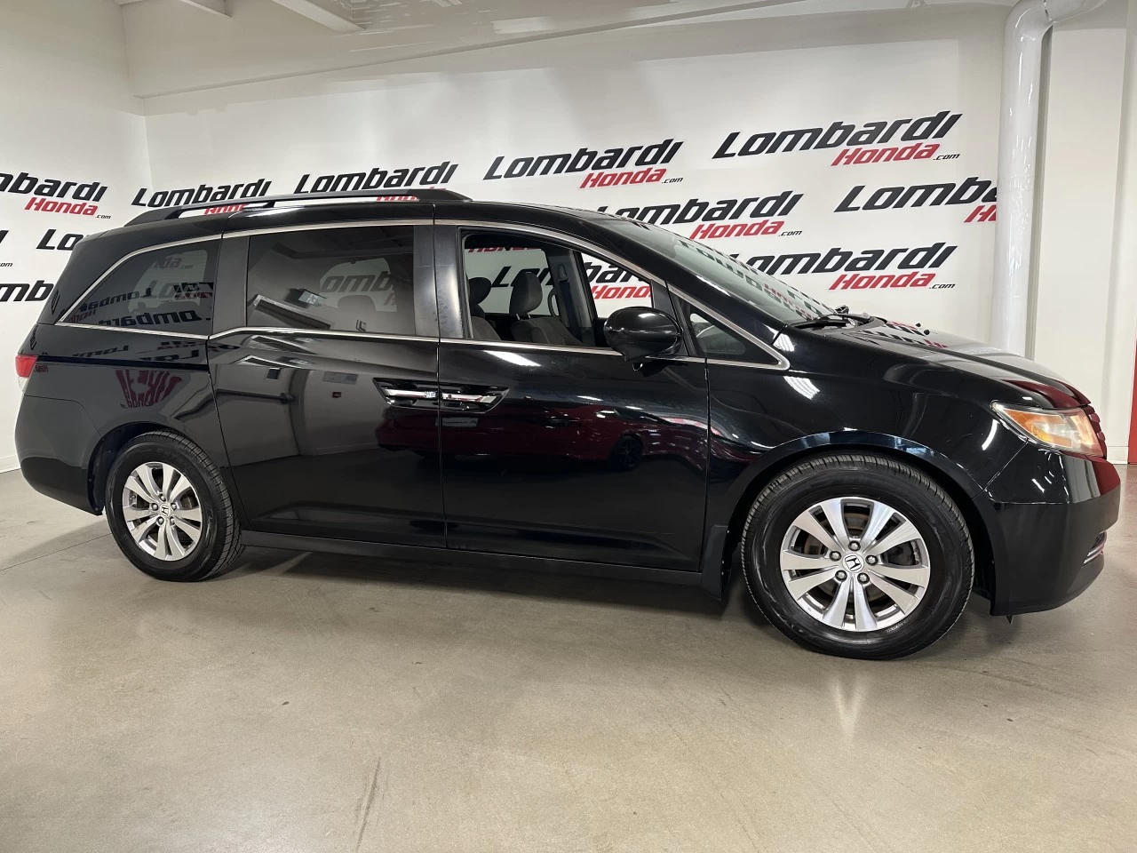 2016 Honda Odyssey EX Main Image