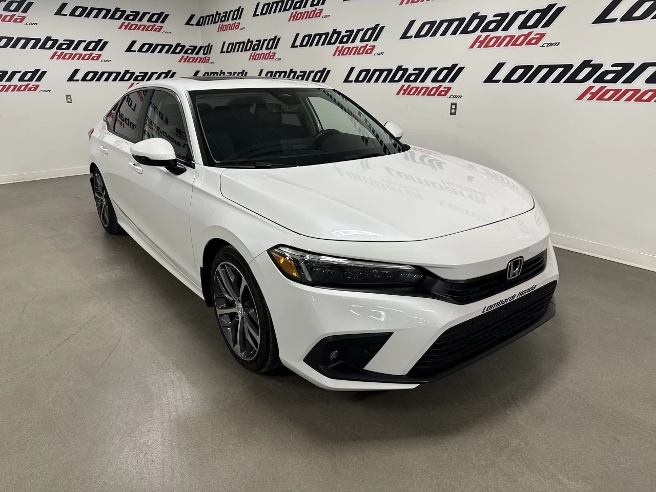 2022 Honda Civic
                                                    Touring Main Image