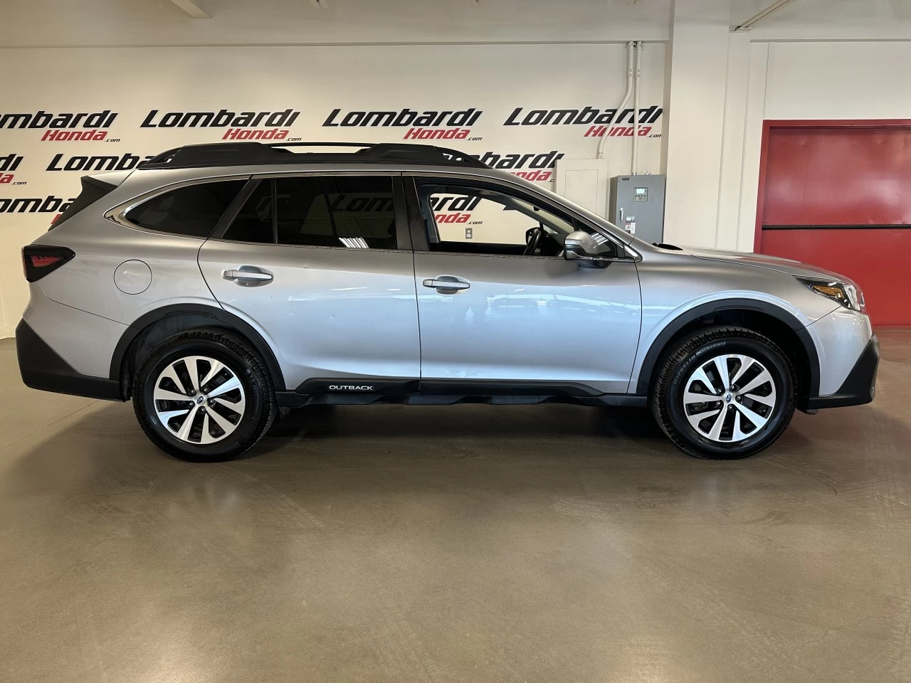 2020 Subaru Outback Touring Main Image