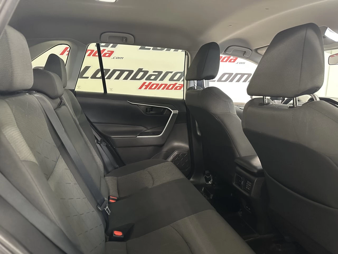 2022 Toyota RAV4 LE Image principale