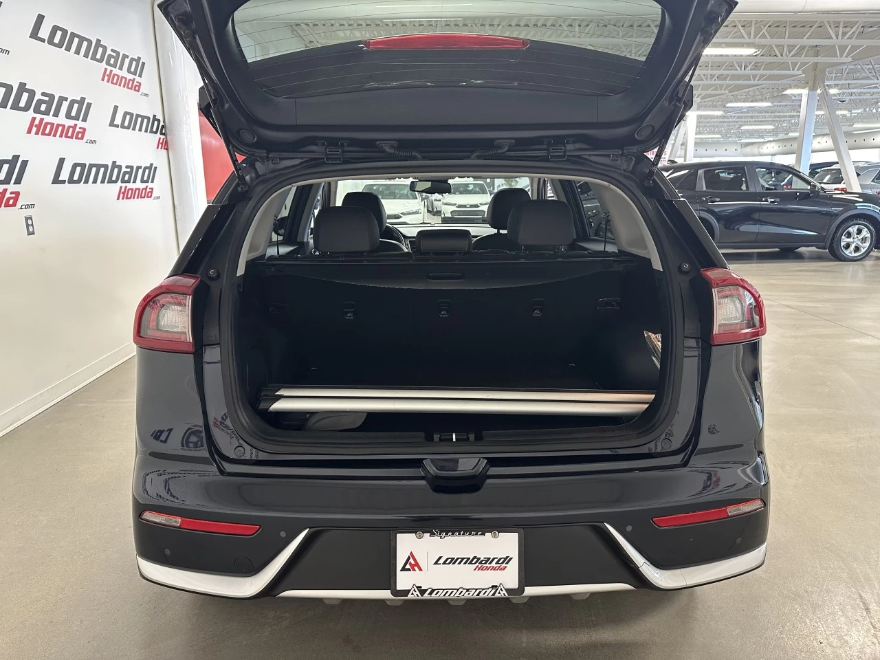 2017 Kia Niro EX Touring Main Image