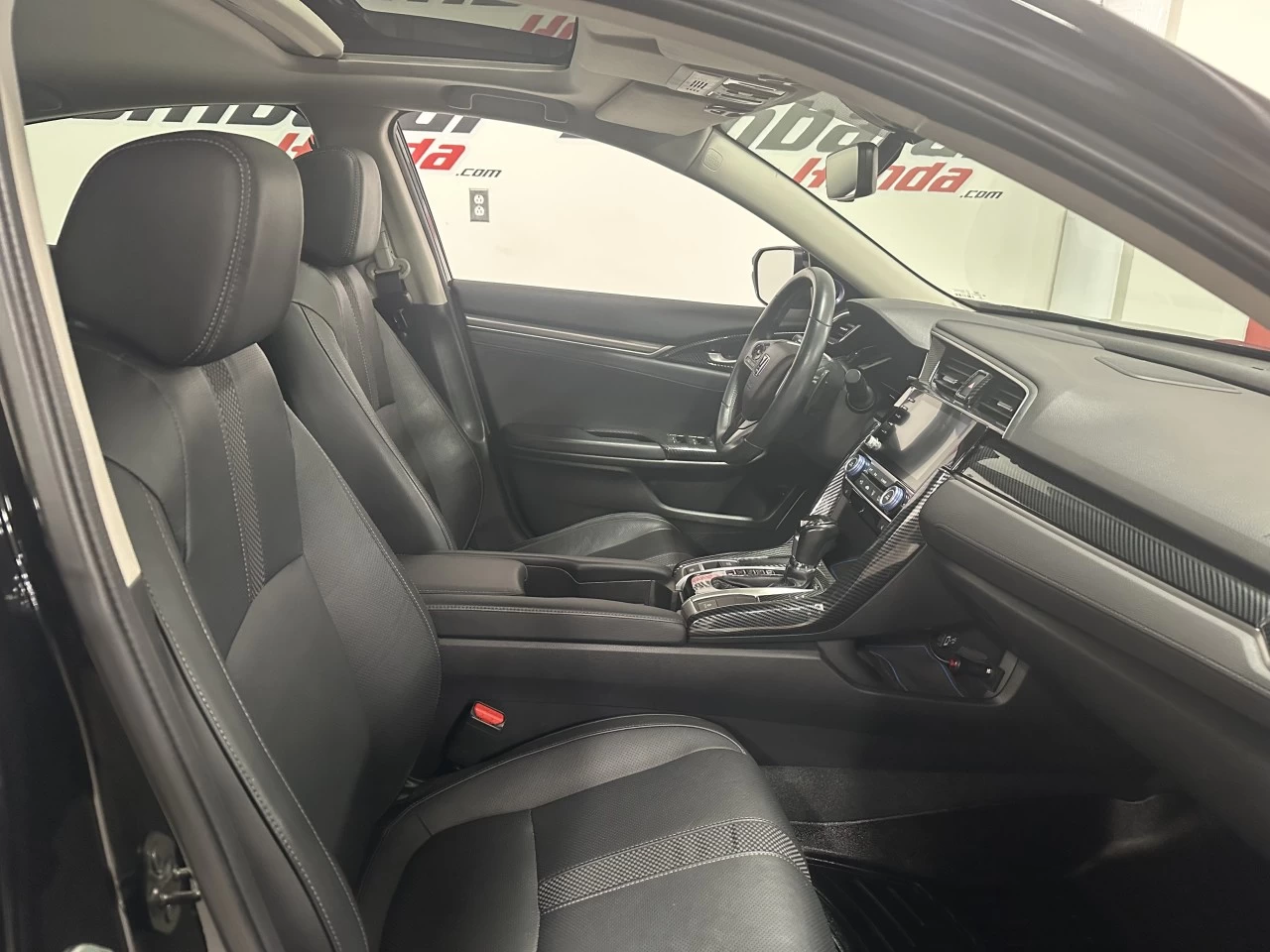 2020 Honda Civic Touring Main Image