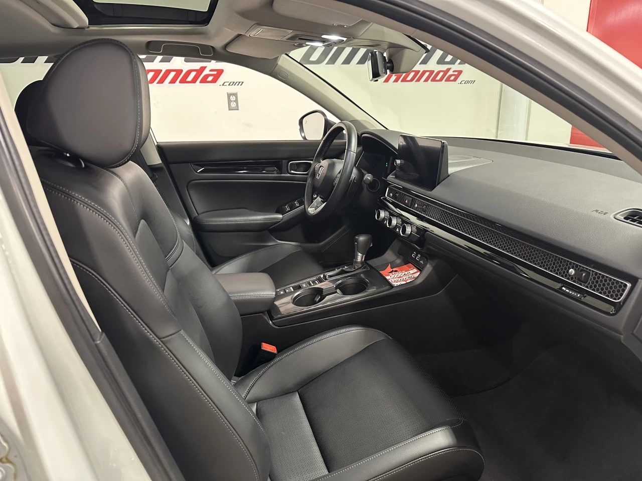 2022 Honda Civic
                                                    Touring Main Image