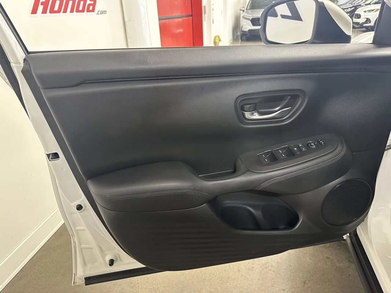 2024 Honda HR-V LX-B Main Image