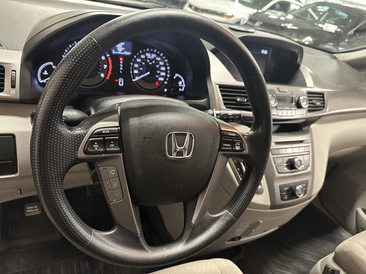 2016 Honda Odyssey SE Main Image