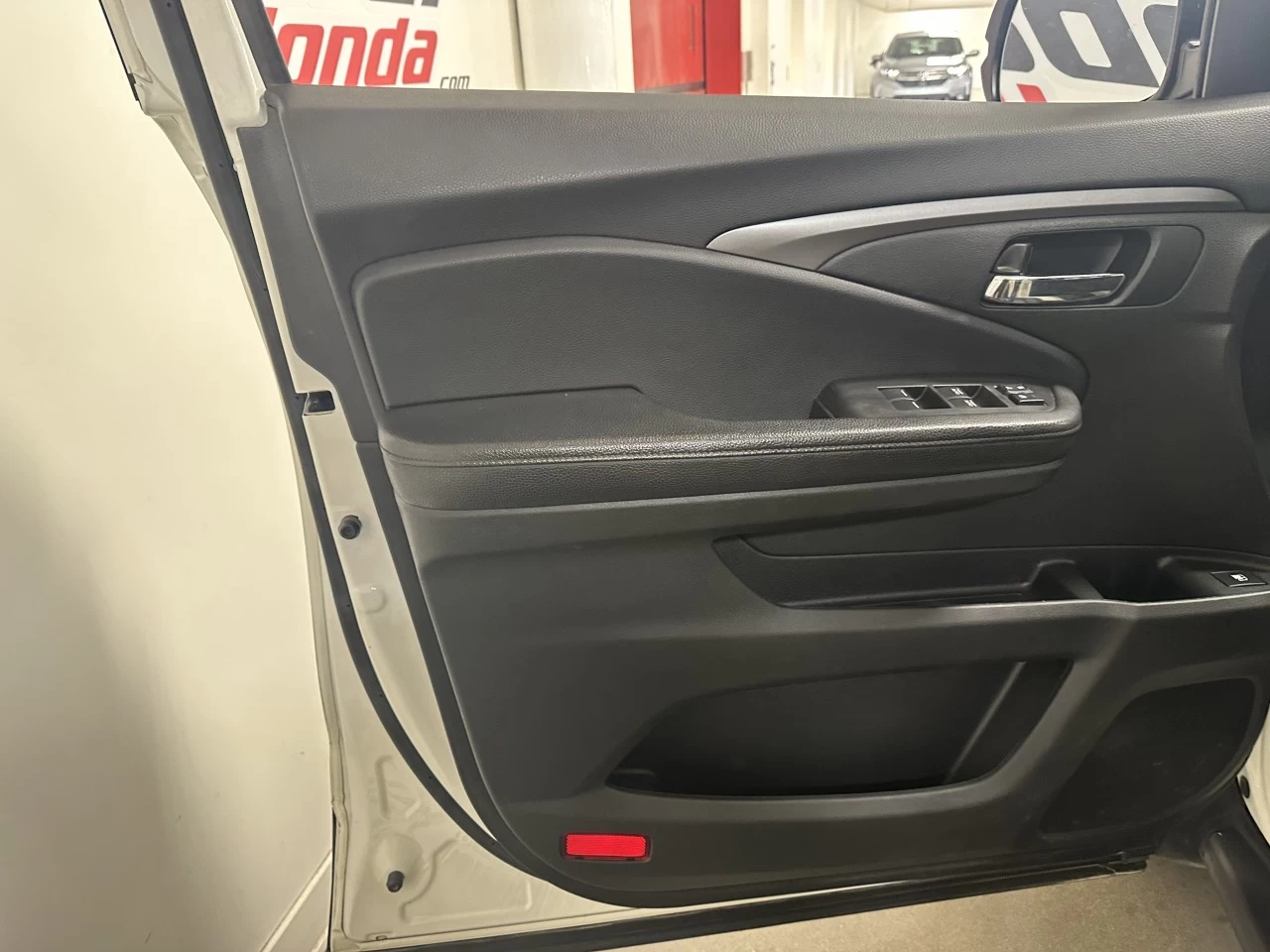 2019 Honda Pilot LX Main Image