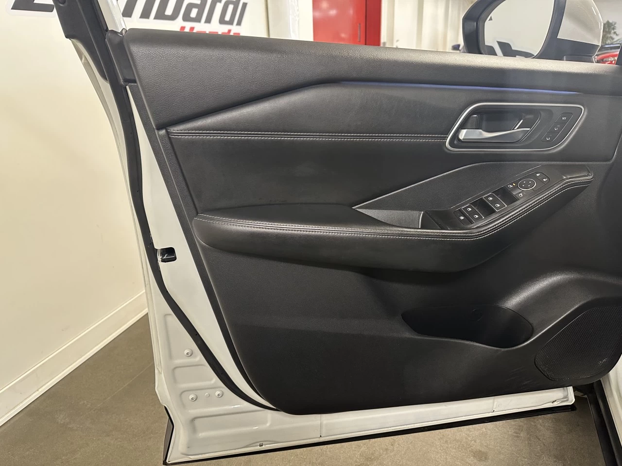 2024 Nissan Rogue Platinum Main Image