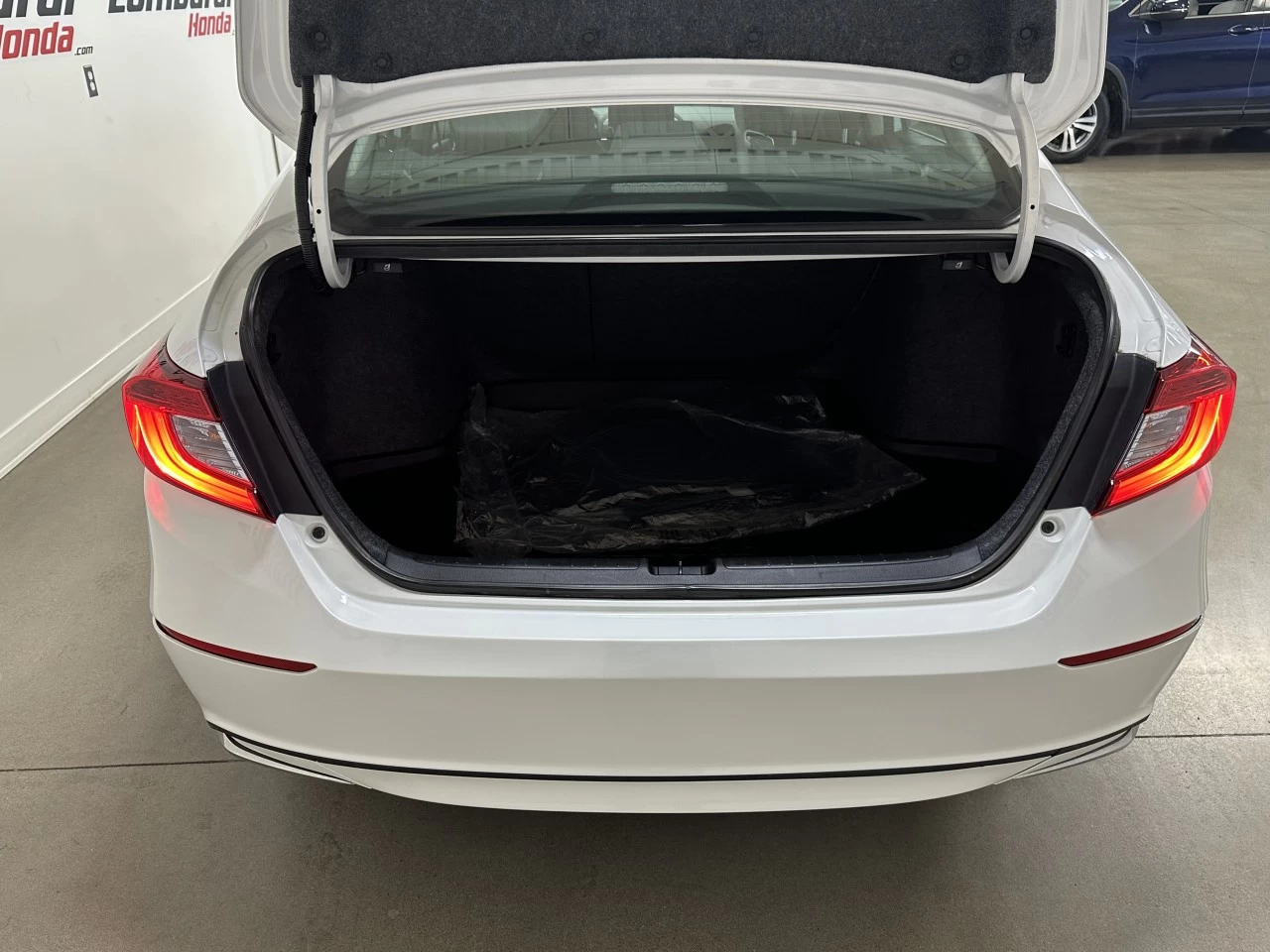2020 Honda Accord
                                                    CVT Main Image