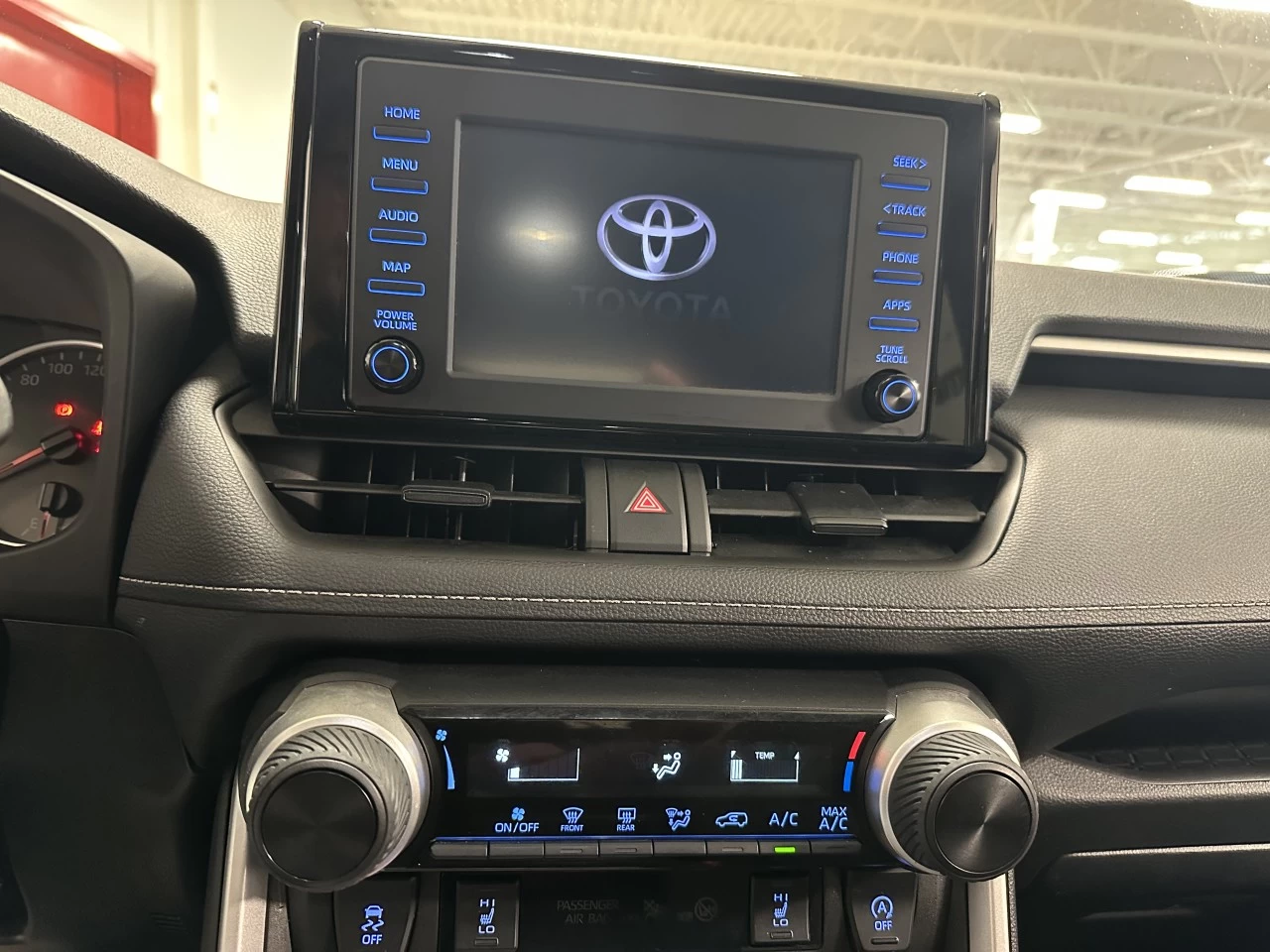 2022 Toyota RAV4 LE Image principale