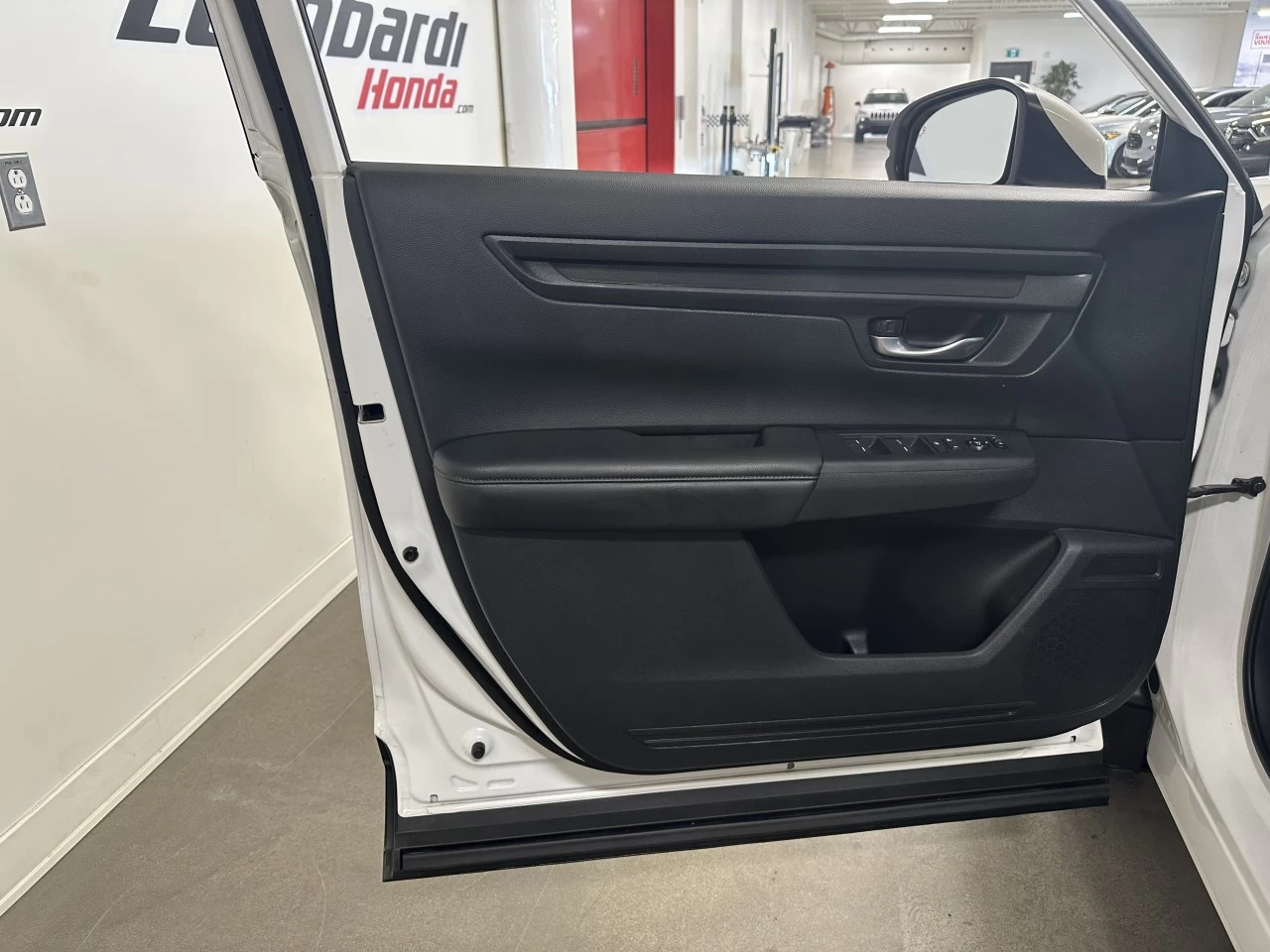 2023 Honda CR-V
                                                    LX Image principale