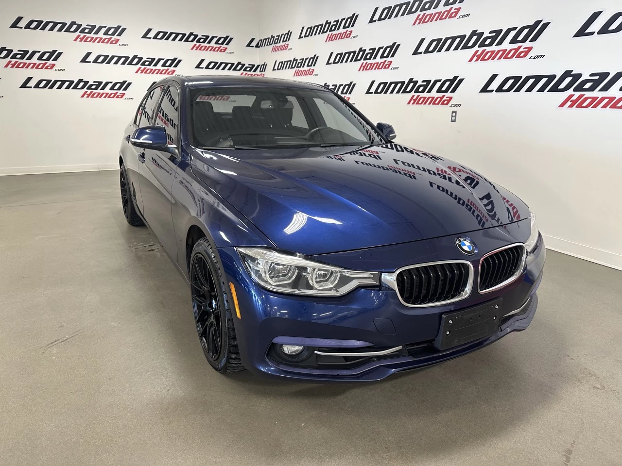 2018 BMW 330i xDrive 330i xDrive Main Image