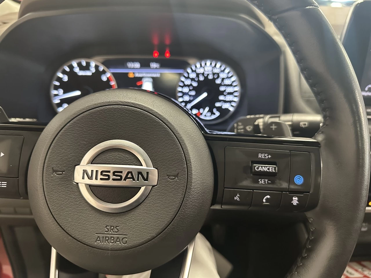2021 Nissan Rogue
                                                    SV Main Image