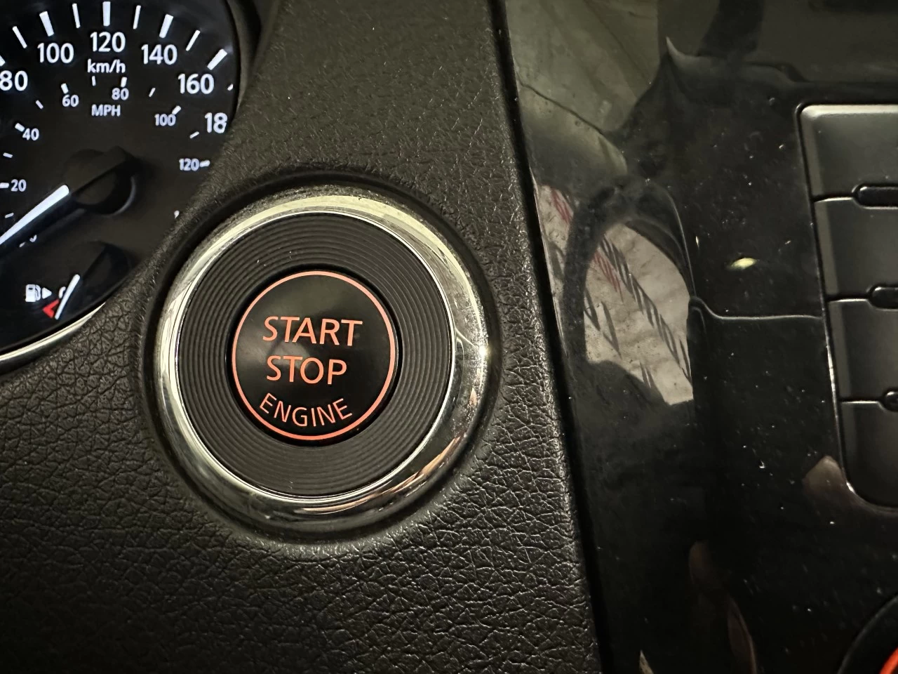 2018 Nissan Rogue SV Main Image