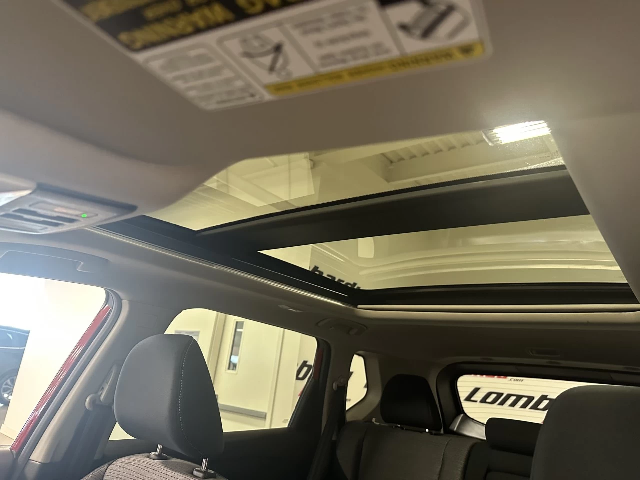 2021 Nissan Rogue
                                                    SV Main Image
