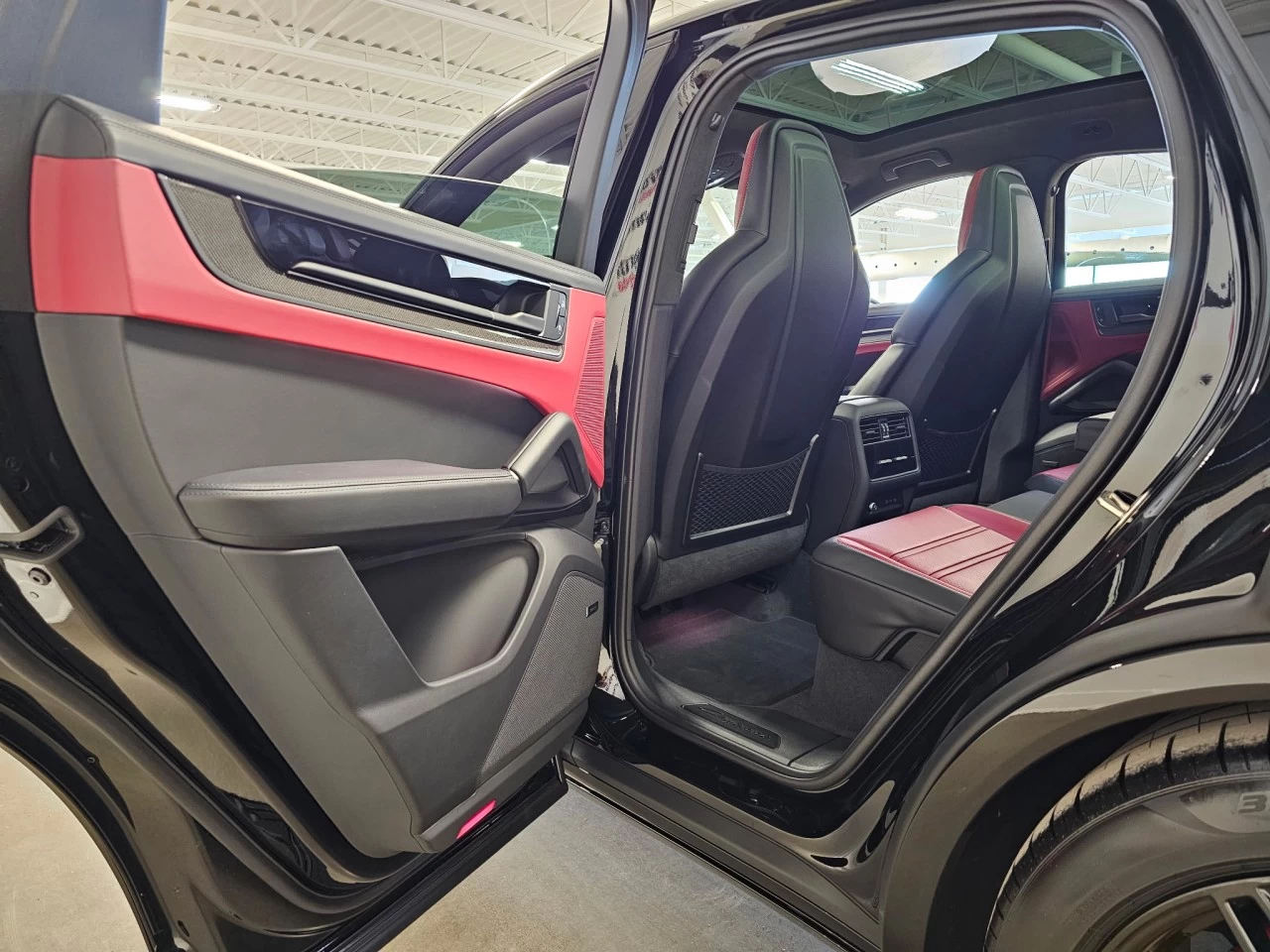 2026 Porsche Cayenne GTS Main Image