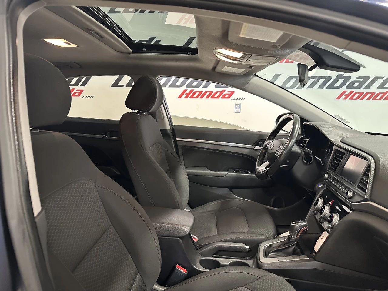 2019 Hyundai Elantra Preferred Main Image