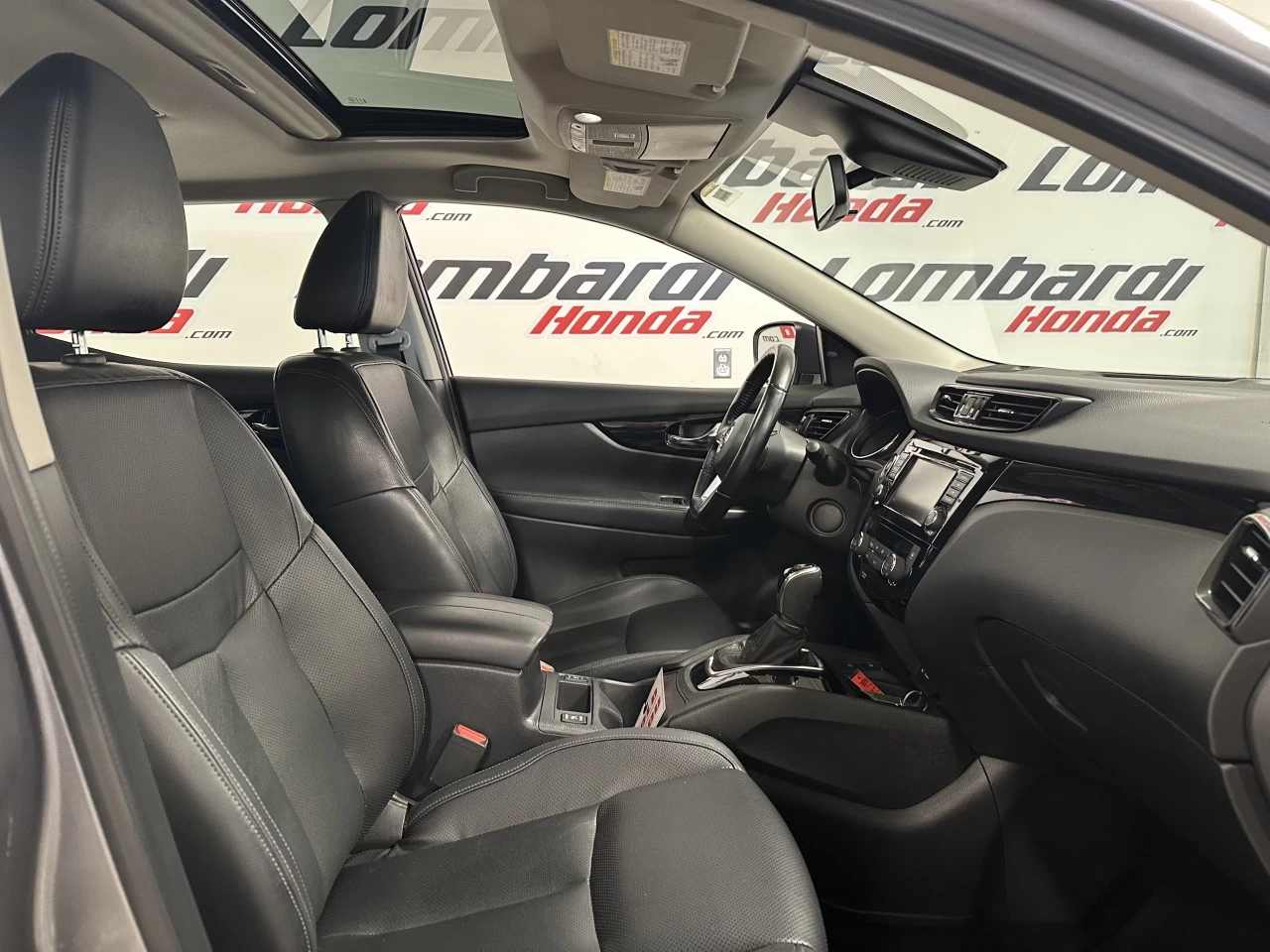 2023 Nissan Qashqai SL Main Image