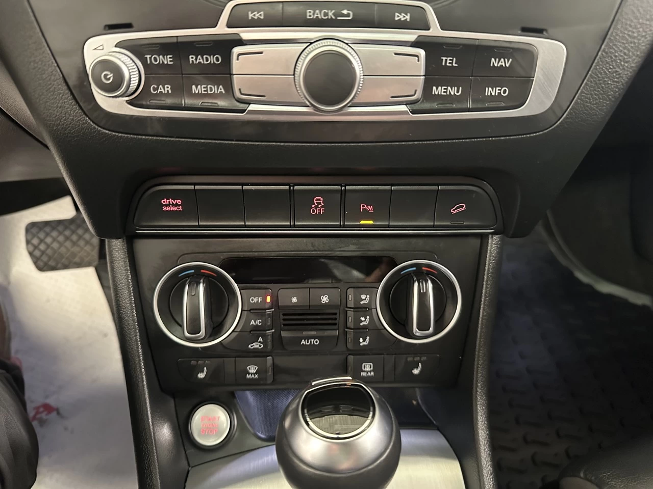 2016 Audi Q3 Technik Main Image