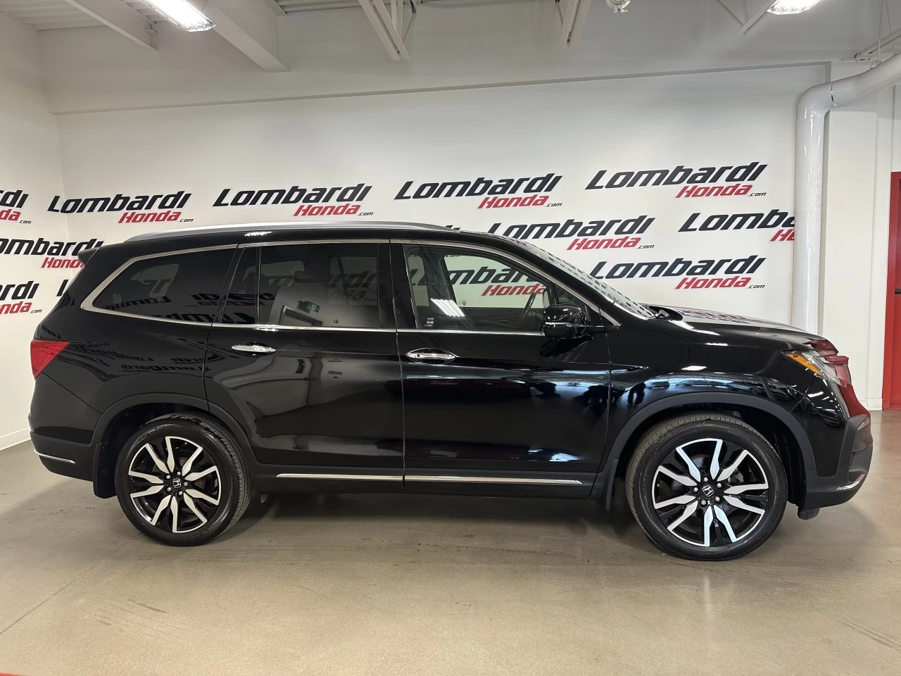 2022 Honda Pilot Touring 8-Passenger Main Image