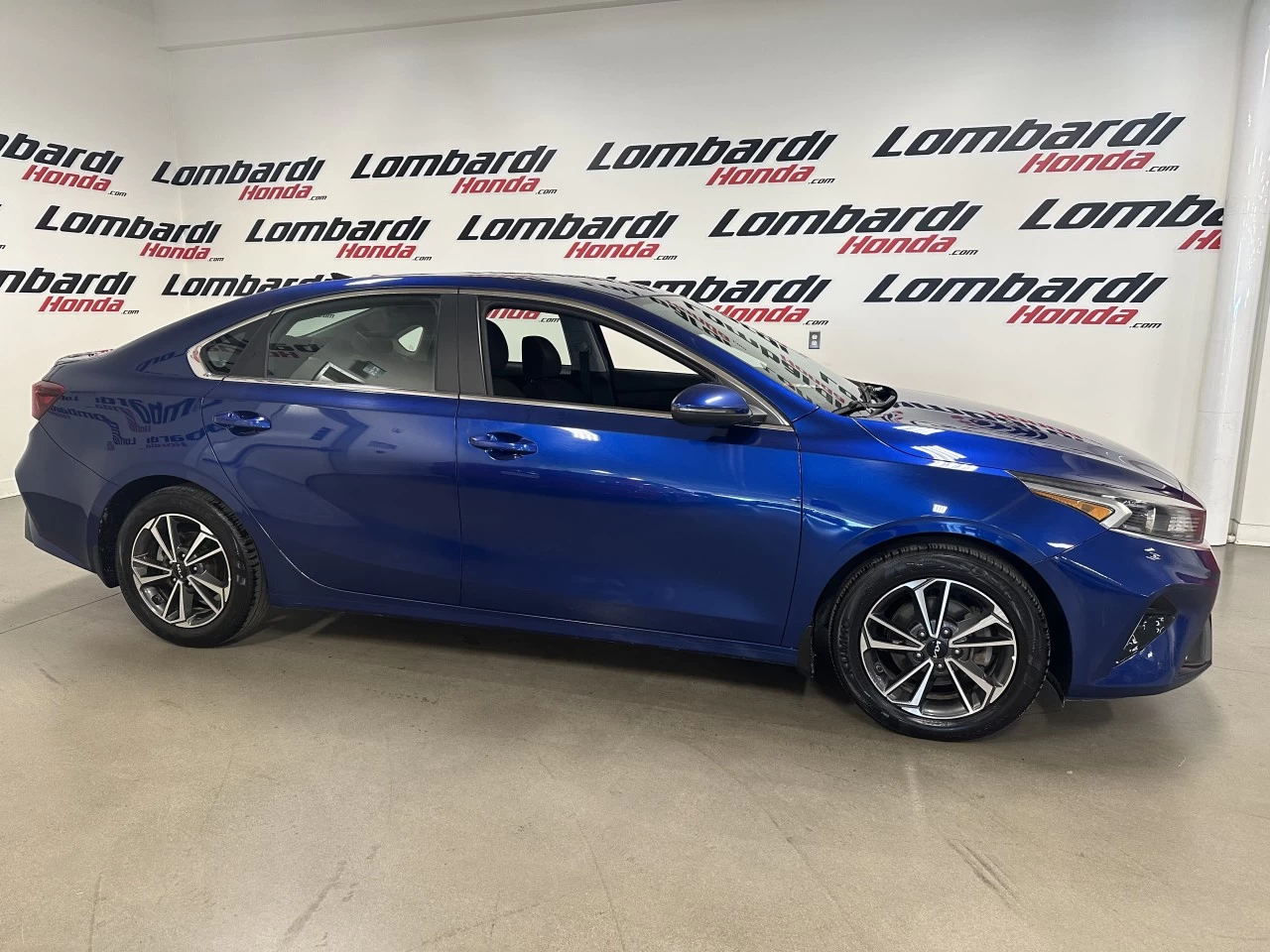 2022 Kia Forte EX Main Image