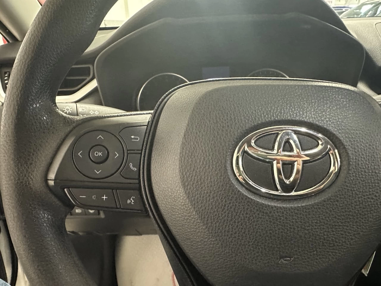 2022 Toyota RAV4 LE Image principale