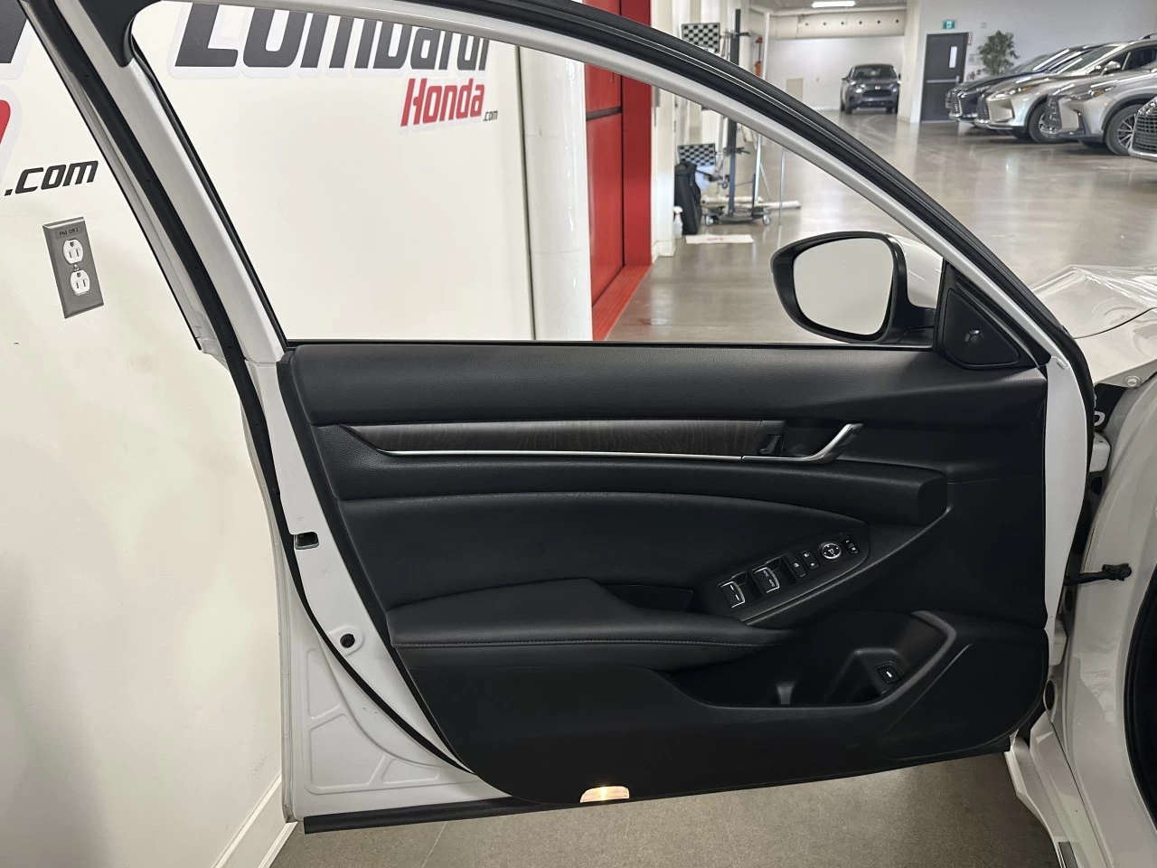 2020 Honda Accord
                                                    CVT Main Image