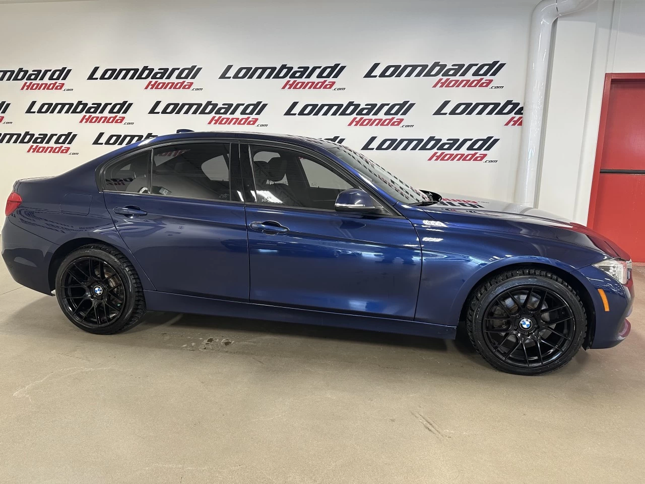 2018 BMW 330i xDrive 330i xDrive Main Image