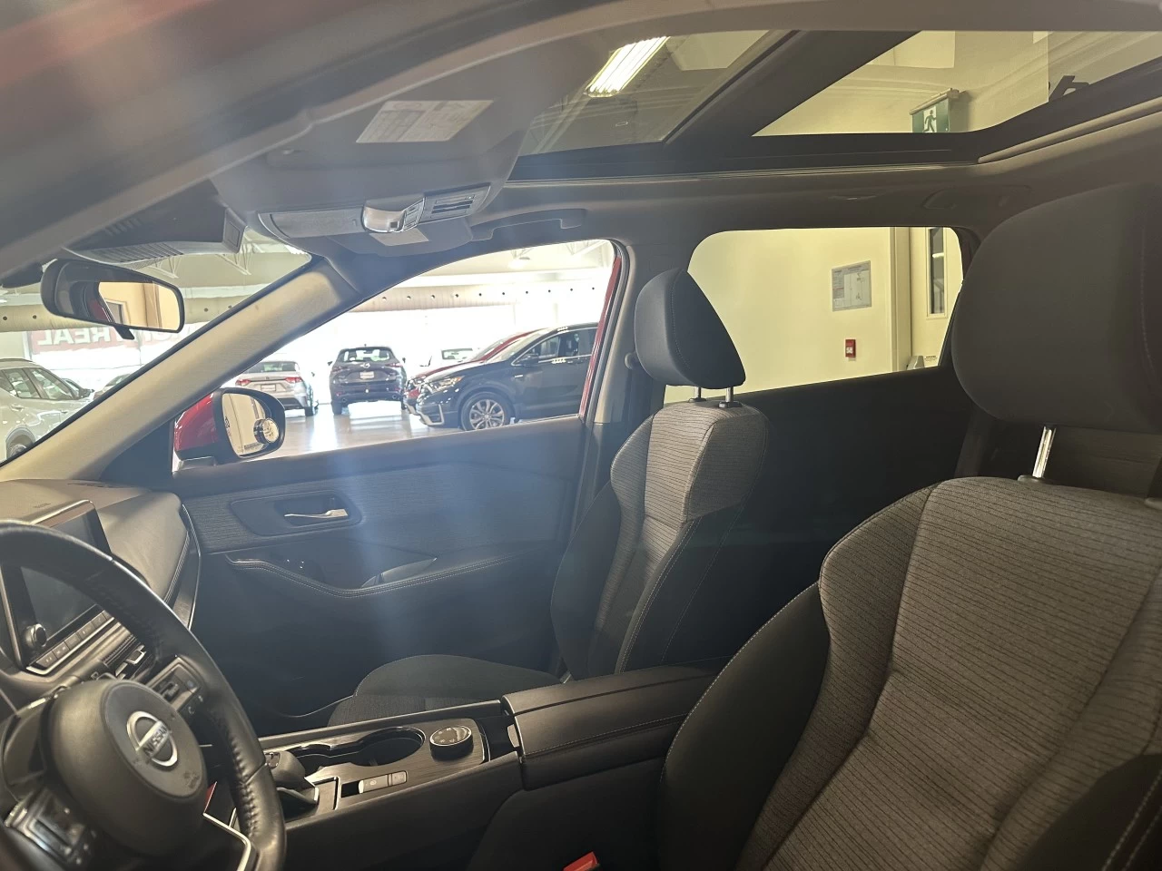 2021 Nissan Rogue
                                                    SV Main Image