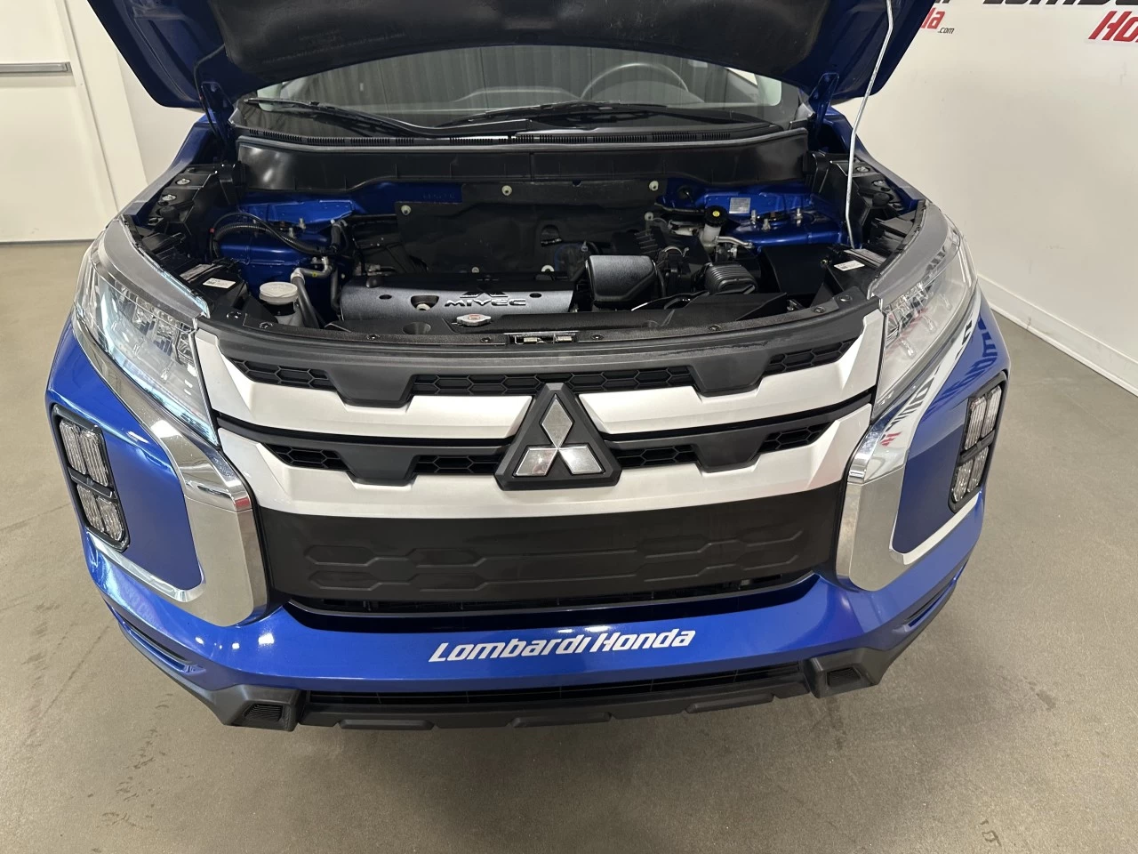 2024 Mitsubishi RVR SE Main Image