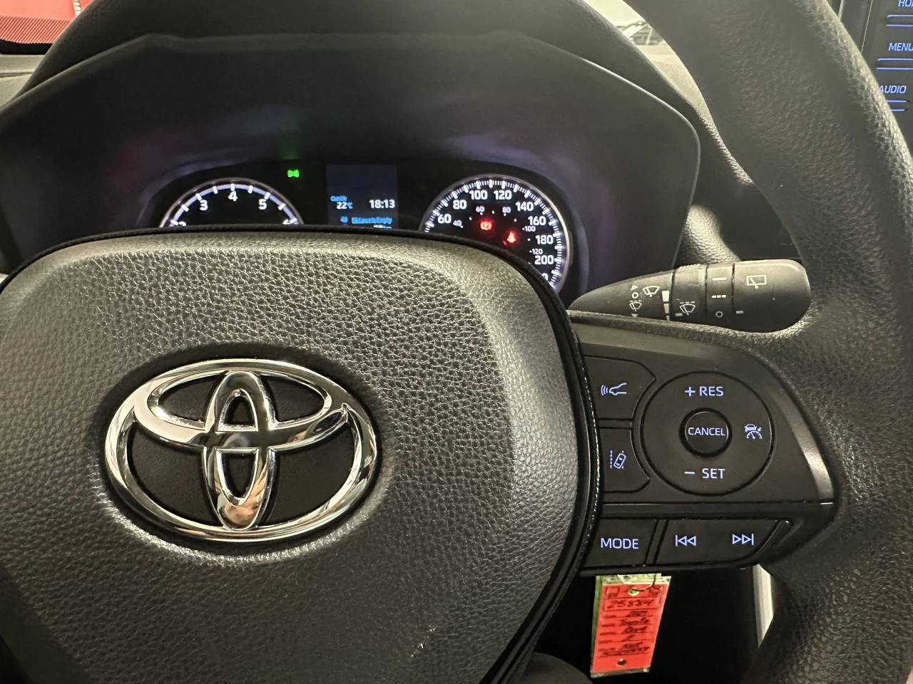 2021 Toyota RAV4
                                                    LE Image principale