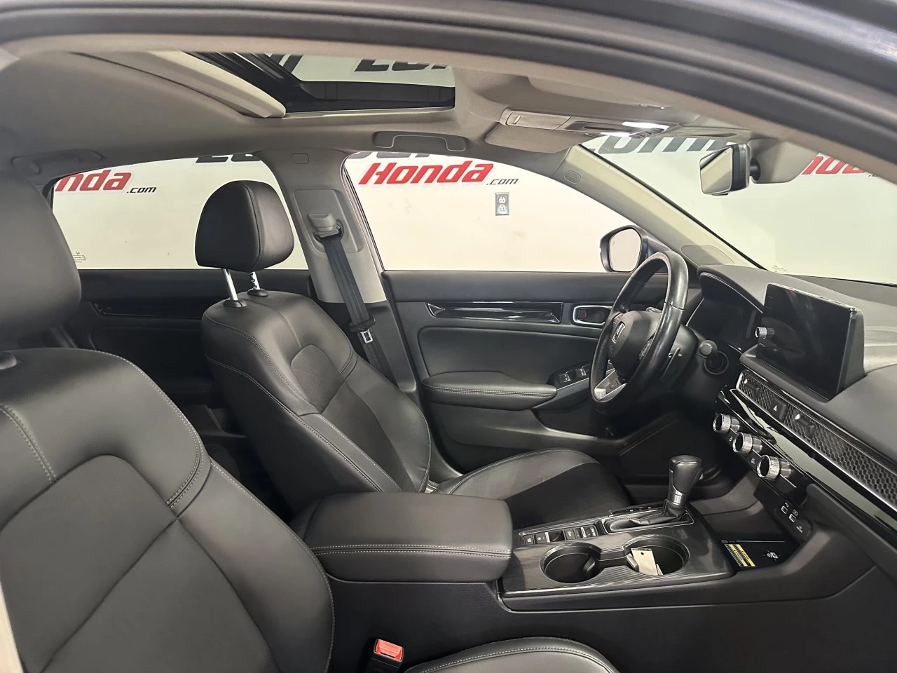 2022 Honda Civic Touring Main Image