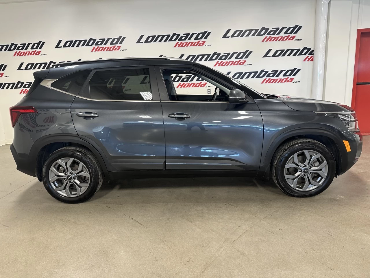 2025 Kia Seltos EX Main Image