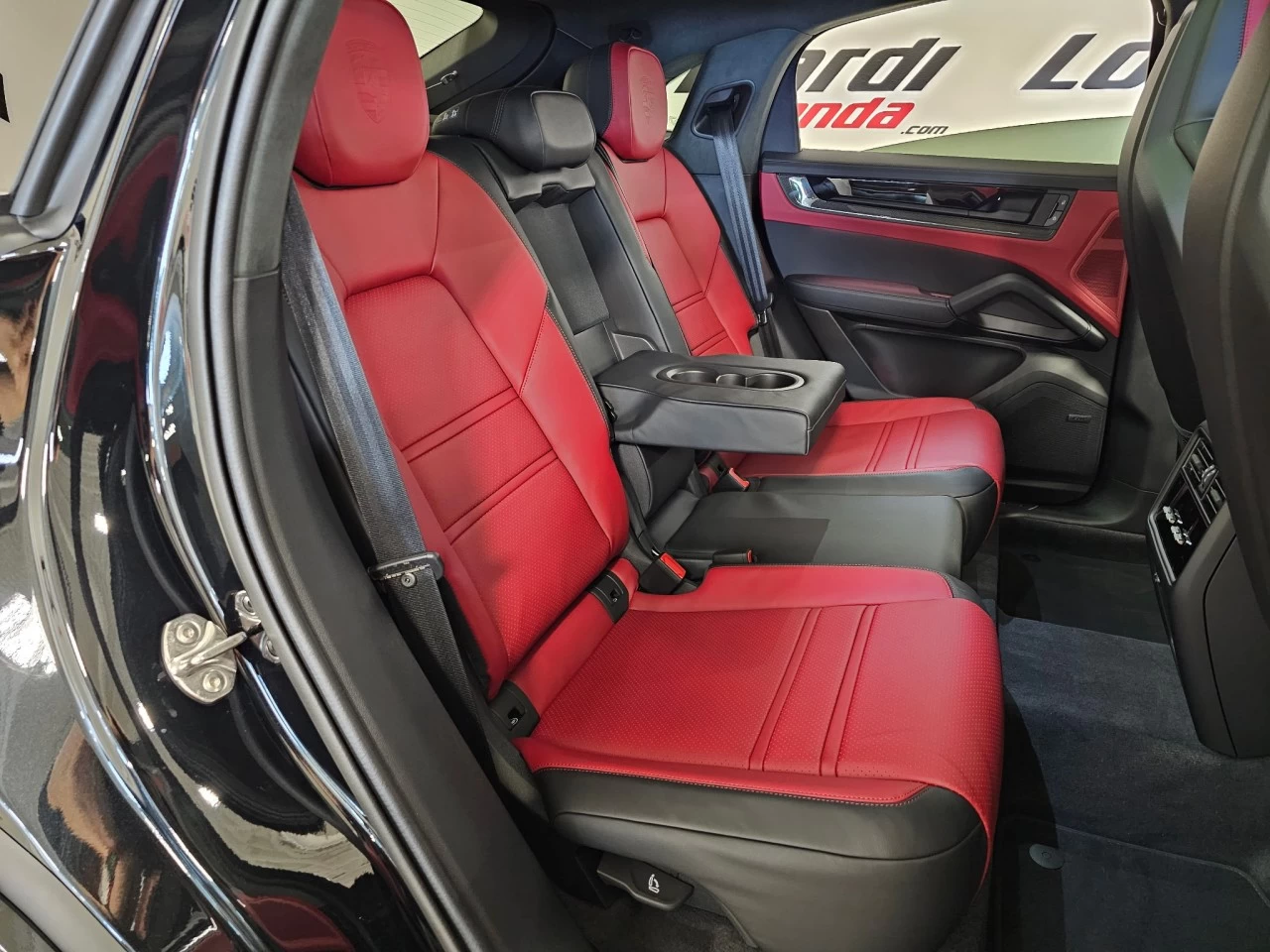 2026 Porsche Cayenne GTS Main Image